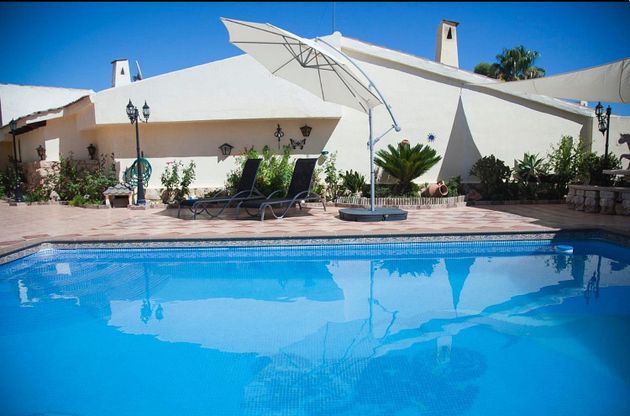 Foto 1 de Chalet en alquiler en Nucia (la) de 4 habitaciones con piscina y garaje