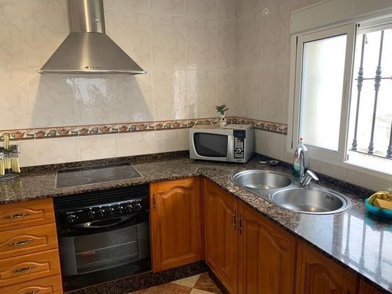 Foto 1 de Xalet en venda a Barbate ciudad de 5 habitacions amb terrassa