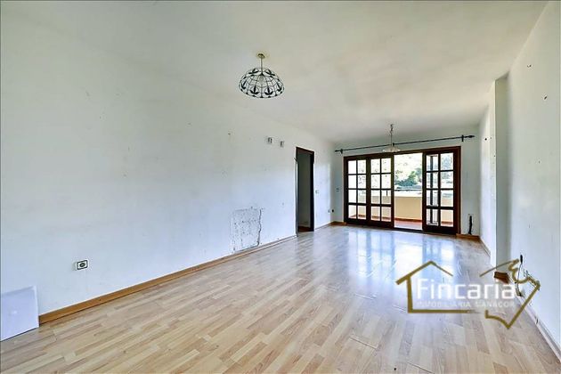 Foto 2 de Piso en venta en El Terreno de 2 habitaciones con terraza y piscina