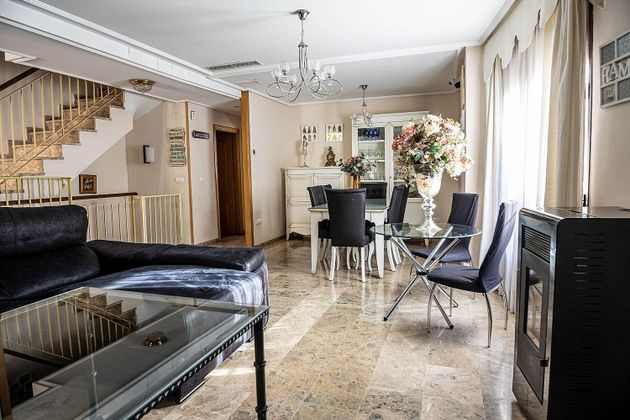 Foto 2 de Casa en venda a calle Granado de 3 habitacions amb terrassa i piscina