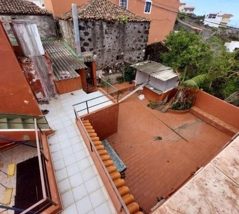 Foto 2 de Chalet en venta en Tanque (El) de 6 habitaciones con terraza