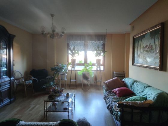 Foto 1 de Casa en venta en Valverde de la Virgen de 5 habitaciones con terraza y garaje