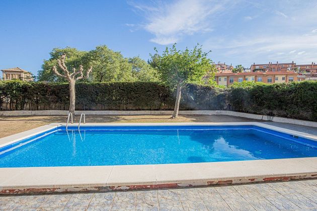 Foto 2 de Pis en venda a Sant Vicenç dels Horts de 4 habitacions amb piscina i garatge