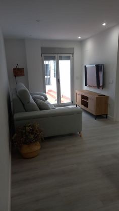 Foto 1 de Alquiler de piso en Zona Centro de 1 habitación con muebles y balcón