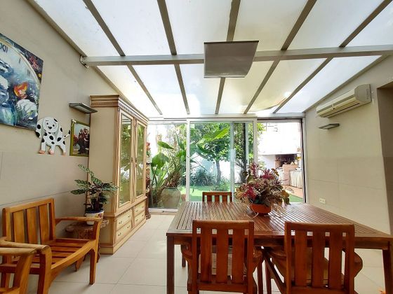 Foto 2 de Casa adossada en venda a En Corts de 6 habitacions amb terrassa i piscina