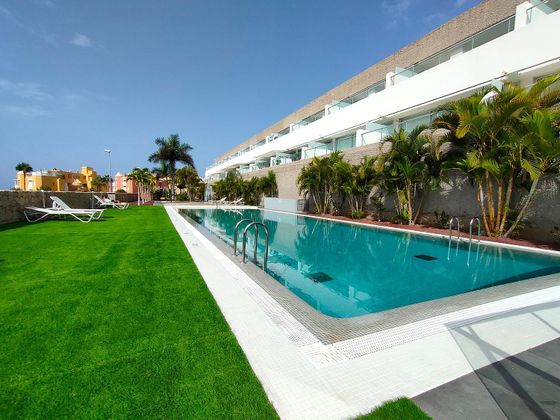 Foto 1 de Venta de ático en Costa Adeje de 3 habitaciones con terraza y piscina