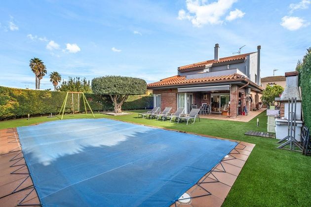 Foto 2 de Chalet en venta en Avinyonet de Puigventós de 5 habitaciones con terraza y piscina