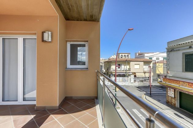 Foto 2 de Pis en venda a Escala, L´ de 3 habitacions amb terrassa i balcó