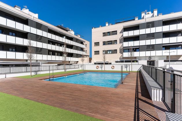 Foto 1 de Venta de piso en calle Sant Plàcid de 2 habitaciones con terraza y garaje