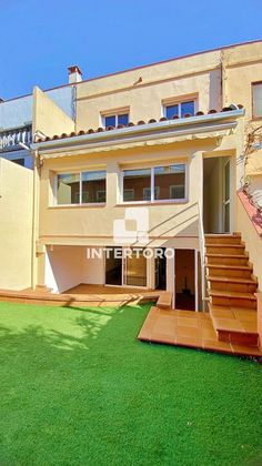 Foto 2 de Casa adosada en venta en Barri de Tueda de 5 habitaciones con terraza y garaje