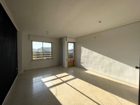 Foto 1 de Piso en venta en avenida De Barcelona de 5 habitaciones con balcón y ascensor