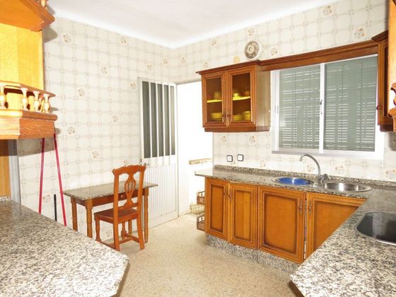 Foto 1 de Venta de casa en Barbate ciudad de 4 habitaciones con terraza y aire acondicionado
