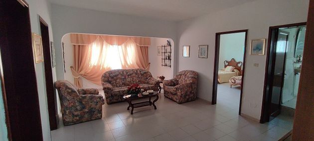 Foto 1 de Casa adossada en venda a Tías pueblo de 7 habitacions amb terrassa i garatge