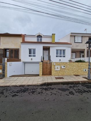 Foto 1 de Casa en venta en calle Isla de San Borondón de 3 habitaciones con terraza y garaje