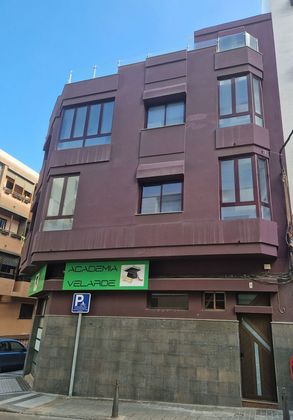 Foto 2 de Casa en venta en calle Velarde de 3 habitaciones con terraza y garaje