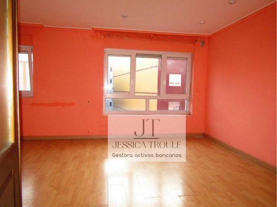Foto 2 de Venta de piso en calle Juan José Ruano de 3 habitaciones con balcón