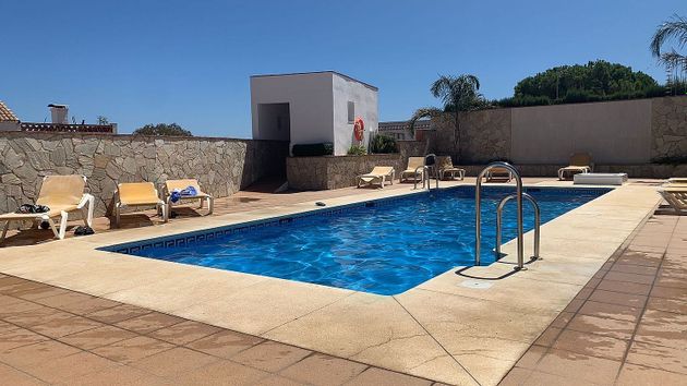 Foto 1 de Casa adossada en venda a urbanización Rancho Domingo de 4 habitacions amb terrassa i piscina