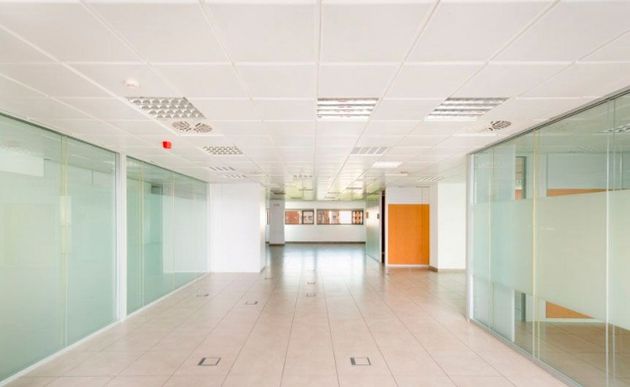 Foto 1 de Alquiler de oficina en La Buhaira de 431 m²