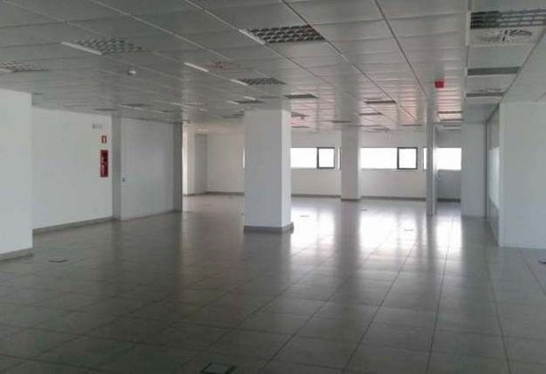 Foto 2 de Oficina en lloguer a La Buhaira de 431 m²