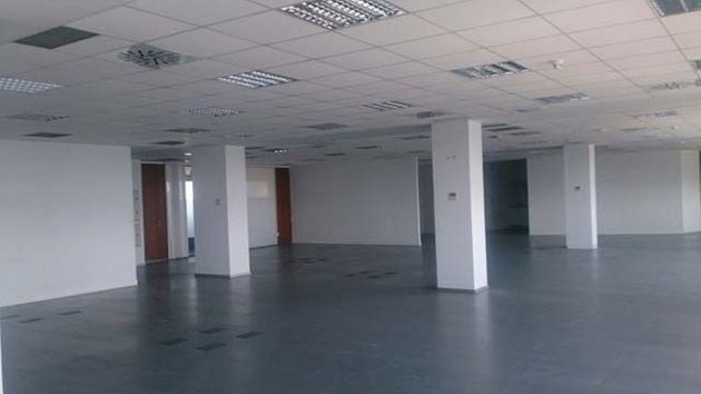 Foto 2 de Alquiler de oficina en Tablada de 1000 m²
