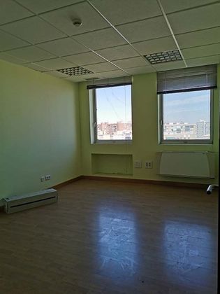 Foto 1 de Alquiler de oficina en La Buhaira de 336 m²
