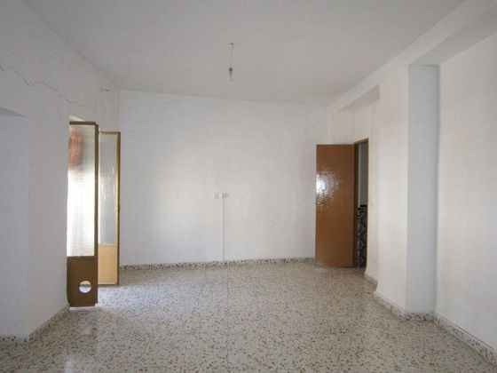 Foto 2 de Casa en venta en Aguilar de la Frontera de 4 habitaciones con terraza