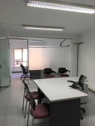 Foto 2 de Alquiler de oficina en avenida Alfonso X El Sabio de 120 m²