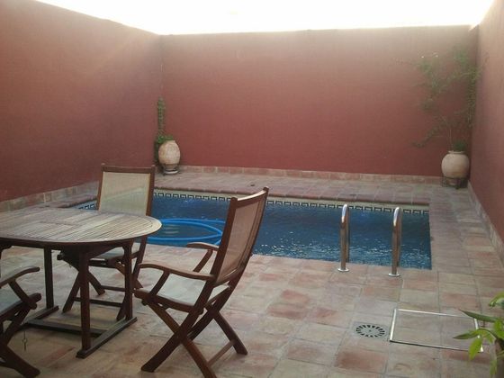 Foto 2 de Casa adosada en venta en Écija de 3 habitaciones con terraza y piscina