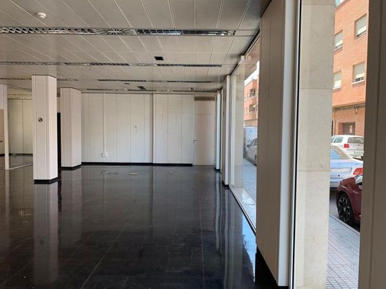 Foto 1 de Alquiler de local en avenida De Zarandona de 239 m²