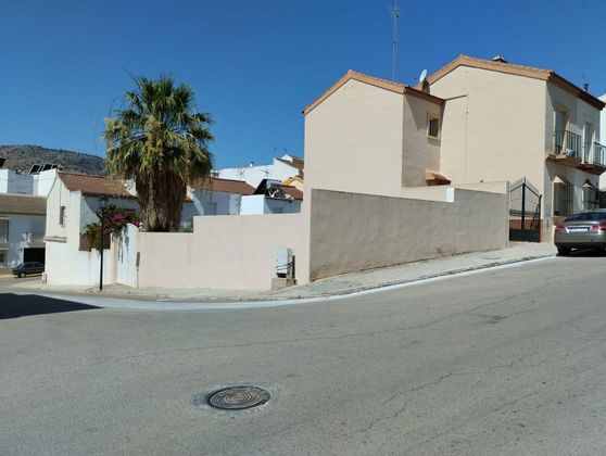Foto 2 de Casa adossada en venda a Estepa de 3 habitacions amb piscina i garatge