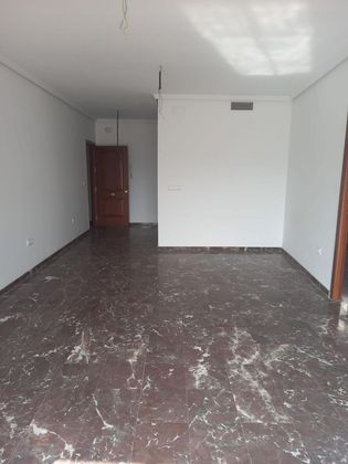 Foto 2 de Piso en venta en Almodóvar del Río de 4 habitaciones con aire acondicionado y calefacción