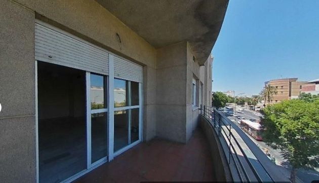 Foto 2 de Venta de piso en Nervión de 2 habitaciones con terraza y piscina