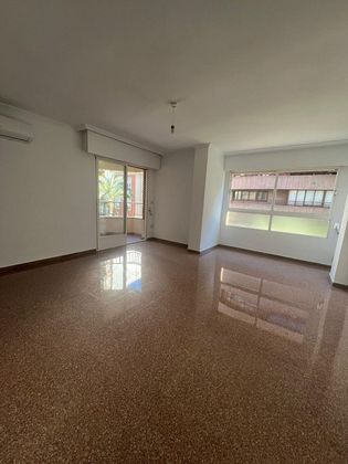 Foto 1 de Piso en alquiler en calle De Juan de Herrera de 4 habitaciones con garaje y balcón