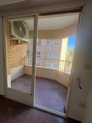 Foto 2 de Pis en lloguer a calle De Juan de Herrera de 4 habitacions amb garatge i balcó