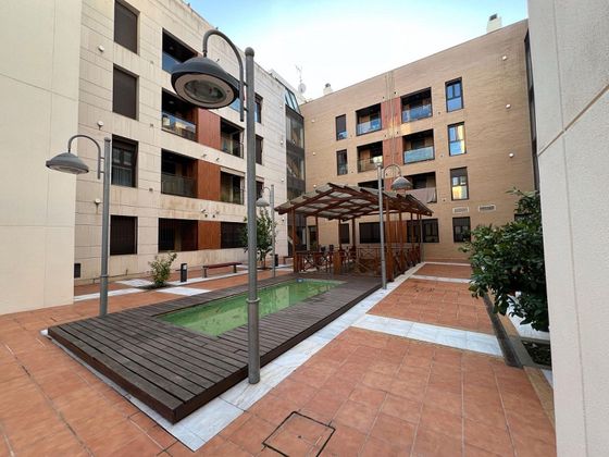 Foto 1 de Piso en alquiler en calle Doña Berenguela de 2 habitaciones con terraza y garaje