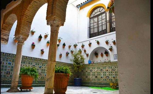 Foto 1 de Venta de casa en Casco Histórico  - Ribera - San Basilio de 10 habitaciones con balcón