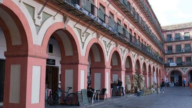 Foto 1 de Venta de piso en Casco Histórico  - Ribera - San Basilio de 20 habitaciones con terraza y balcón