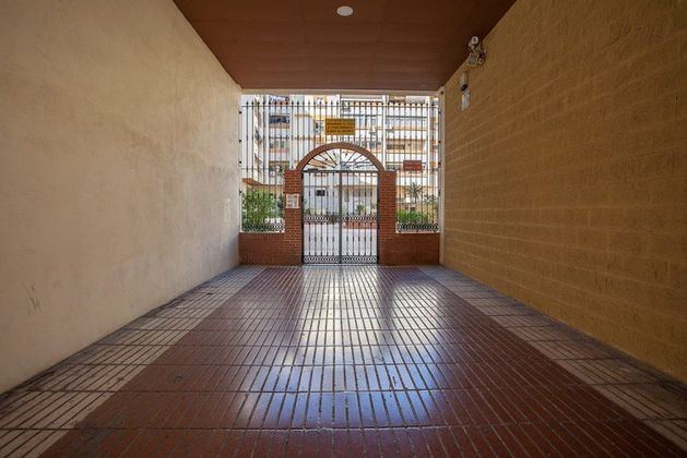 Foto 2 de Àtic en venda a Parque Ayala - Jardín de la Abadía - Huelín de 3 habitacions amb terrassa i garatge