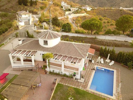 Foto 2 de Casa en venta en Canillas de Aceituno de 4 habitaciones con terraza y piscina
