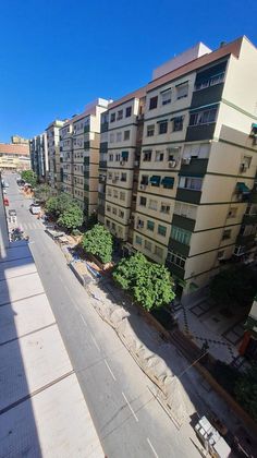 Foto 1 de Venta de piso en Carlos Haya de 4 habitaciones con terraza y aire acondicionado