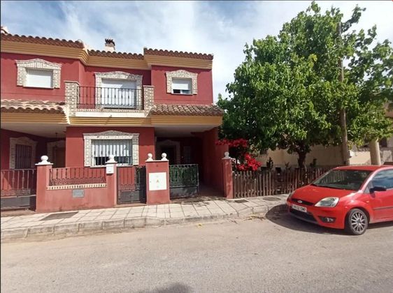 Foto 1 de Casa adosada en venta en Castril de 4 habitaciones con terraza y balcón