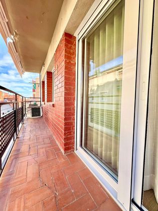 Foto 2 de Pis en venda a Llagosta, La de 2 habitacions amb balcó i aire acondicionat