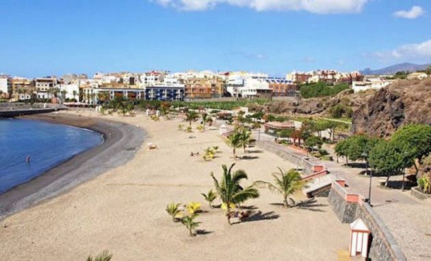 Foto 1 de Piso en venta en Playa de San Juan de 2 habitaciones con terraza y balcón