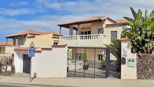Foto 1 de Venta de chalet en Costa Adeje de 6 habitaciones con terraza y piscina