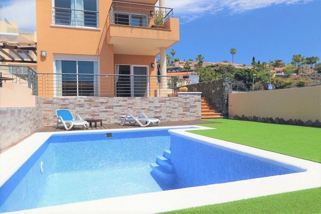 Foto 2 de Chalet en venta en Puerto de Santiago de 5 habitaciones con terraza y piscina