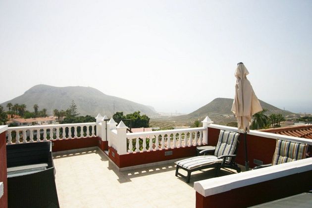 Foto 1 de Xalet en venda a Chayofa - Las Camellas de 5 habitacions amb terrassa i piscina