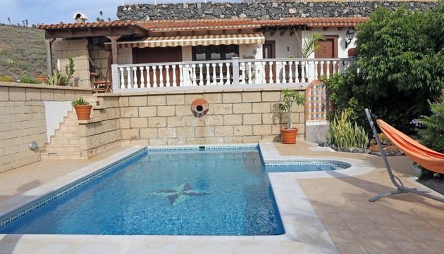 Foto 1 de Chalet en venta en Chayofa - Las Camellas de 5 habitaciones con terraza y piscina