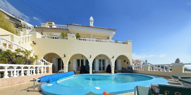 Foto 2 de Venta de chalet en Costa Adeje de 7 habitaciones con terraza y piscina