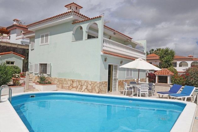 Foto 1 de Chalet en venta en Chayofa - Las Camellas de 4 habitaciones con terraza y piscina