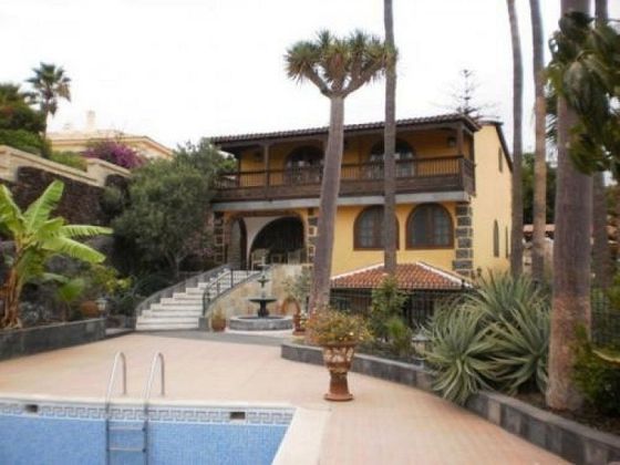 Foto 1 de Chalet en venta en Chayofa - Las Camellas de 5 habitaciones con terraza y piscina